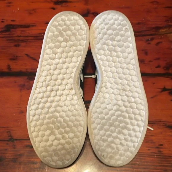 8.5 Adidas Woman’s White and Black Sneakers - Picture 3 of 7